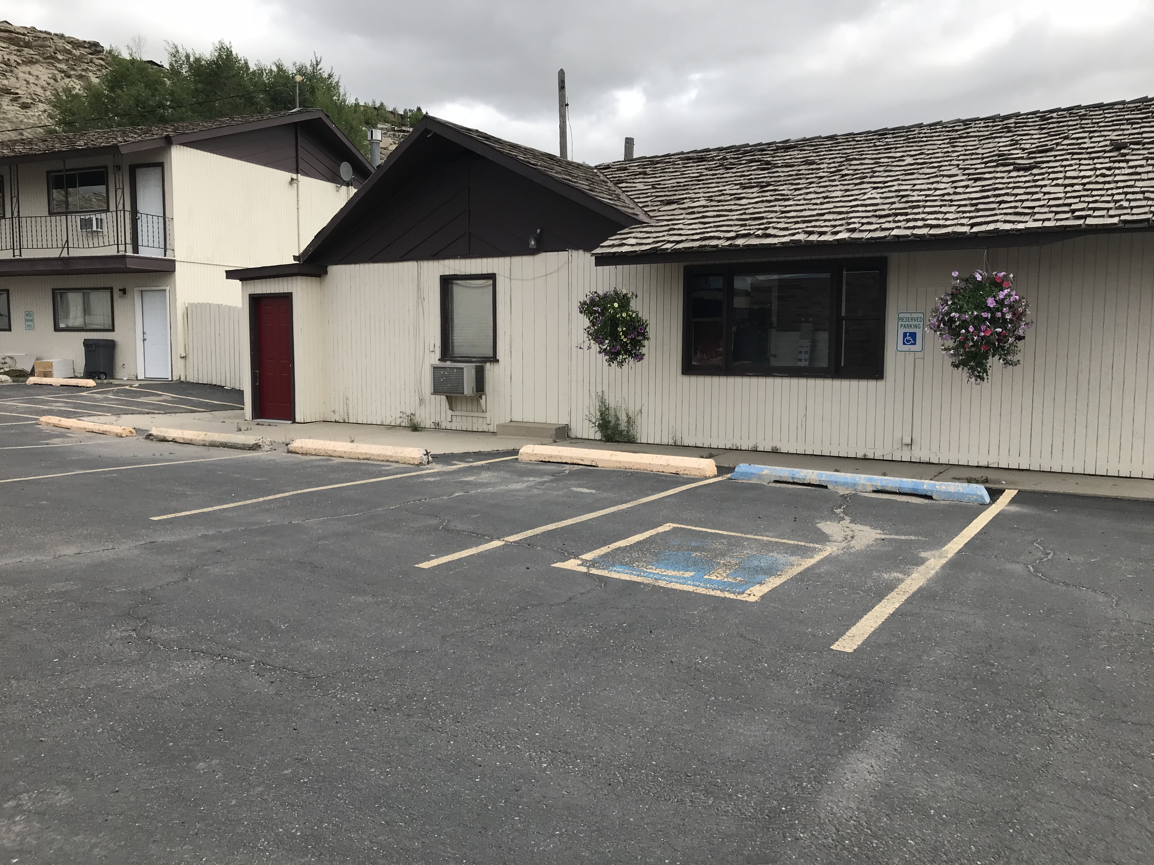 Country West Motel Exterior